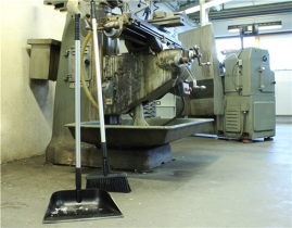 Совок Vikan (330мм, черный)