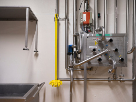 Щетка Vikan UST (190мм, жесткий, желтый)