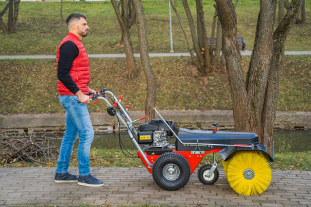 Подметальная машина Limpar 84 PRO Honda (сегментная щетка)