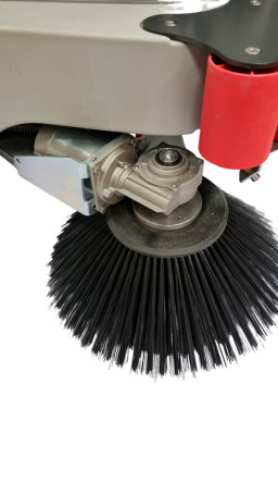 Подметальна машина Bennett Tornado 700bd PLUS (200Ач, Li)