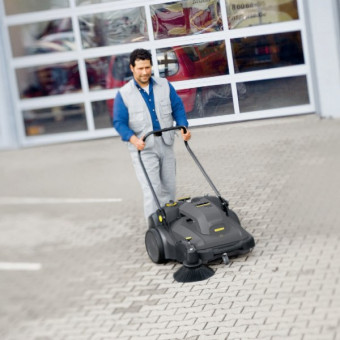 Подметальная машина Karcher KM 70/30 C BP PACK ADV (серый)